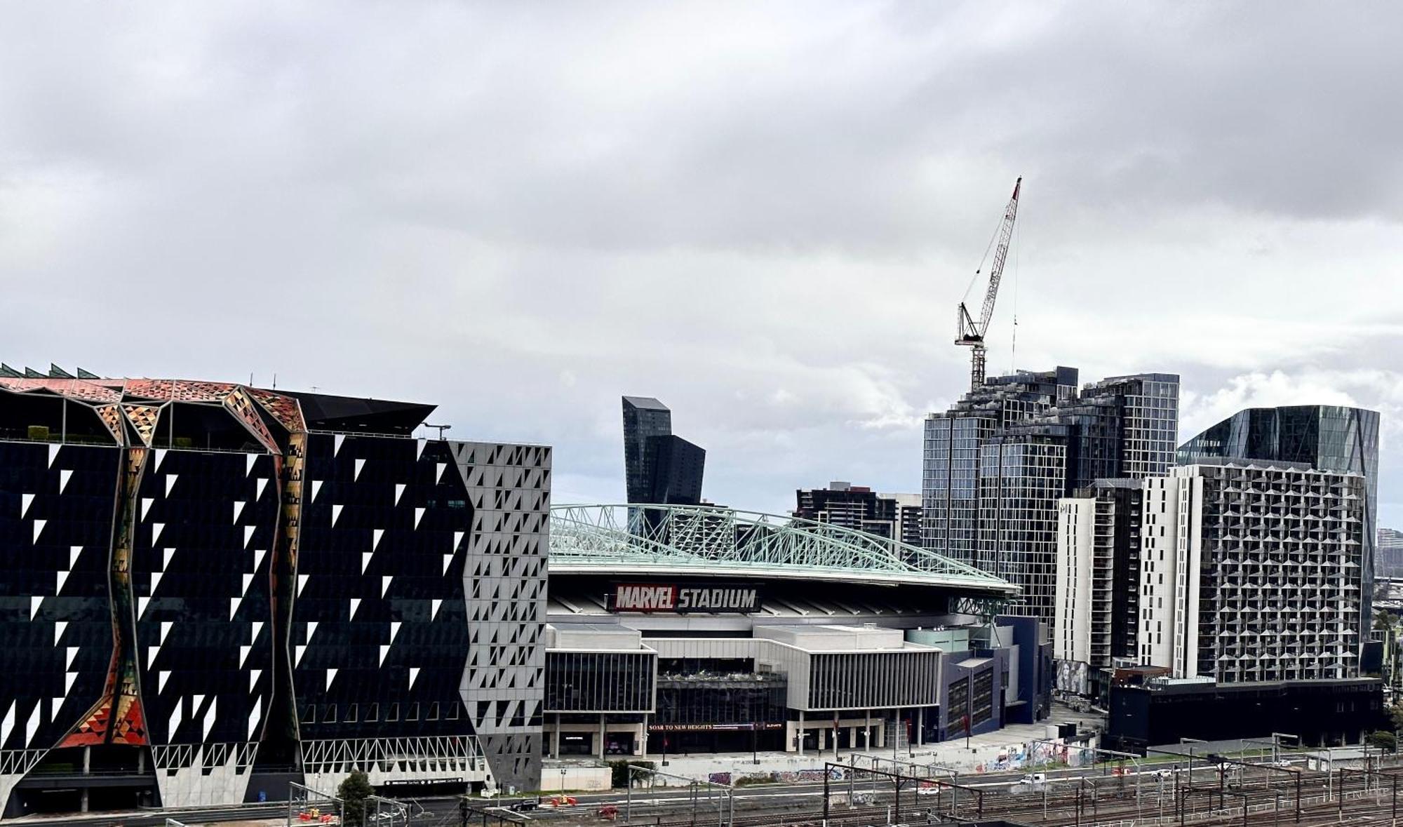 Melbourne City Abode - 15Th Floor Skyline Views, Heated Indoor Pool, 1 Bedroom, 1 Sofa-Bed Living Room, Balcony, Kitchen, Bath, Sauna & Gym - 60 Sqm Of Suite Like Space, Melbourne